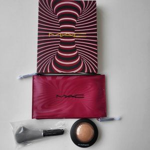 MAC ! TRICK OF THE LIGHT MINERALIZE SKINFINISH KIT